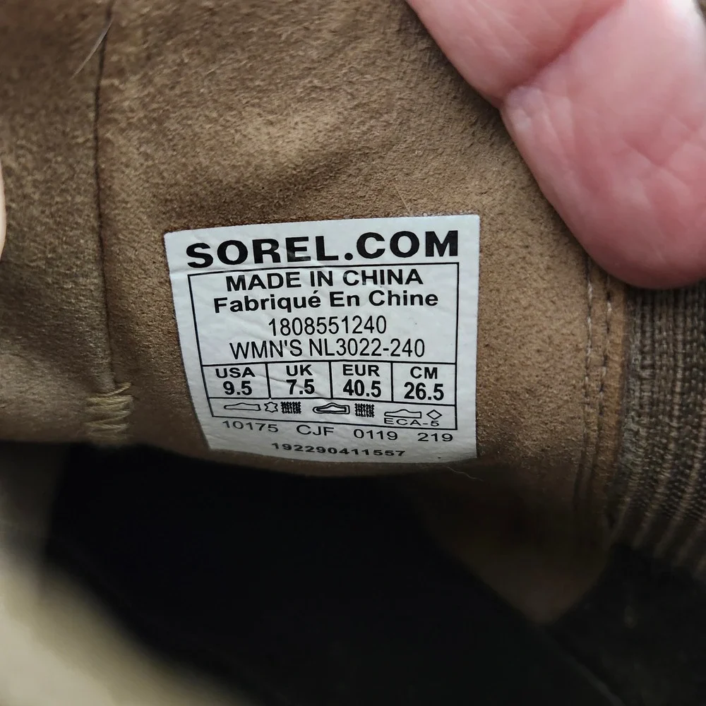 Sorel taupe suede